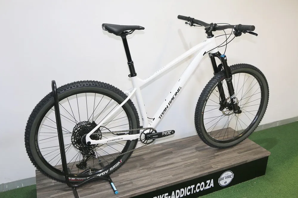 TITAN RACING Cerberus Expert (2025)
